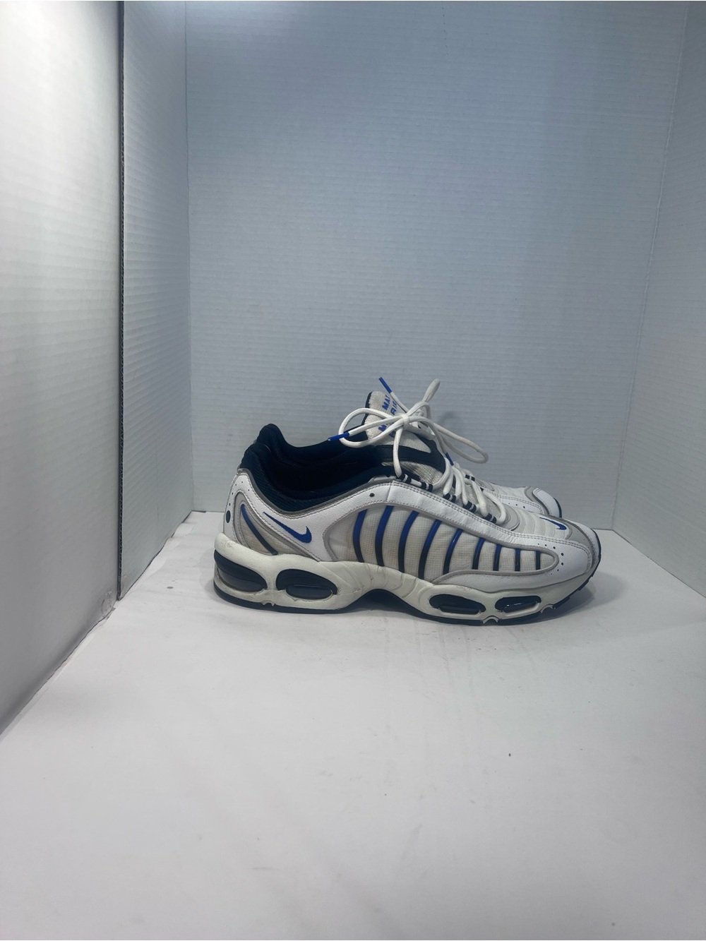 Nike Men's White and Blue Running Sneakers